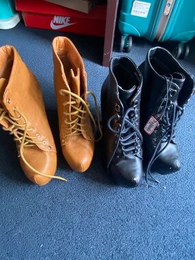 Women's Lace-Up Ankle Boots in Tan and Black